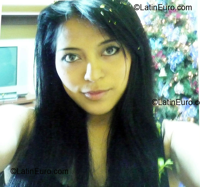 Date this foxy Peru girl Ruth from Lima PE412