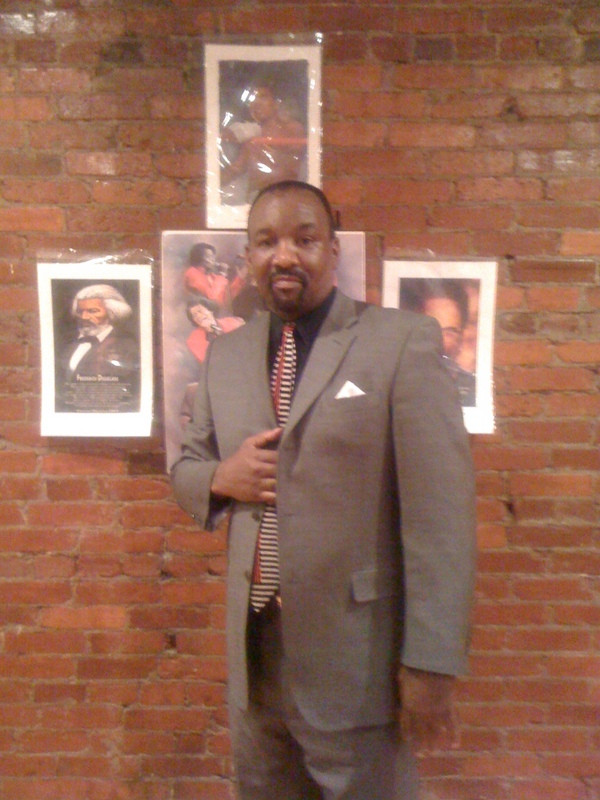 Date this tall United States man Thomas from Philadelphia US8639