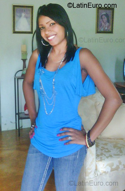 Date this exotic Dominican Republic girl Yineris from Santiago DO6178