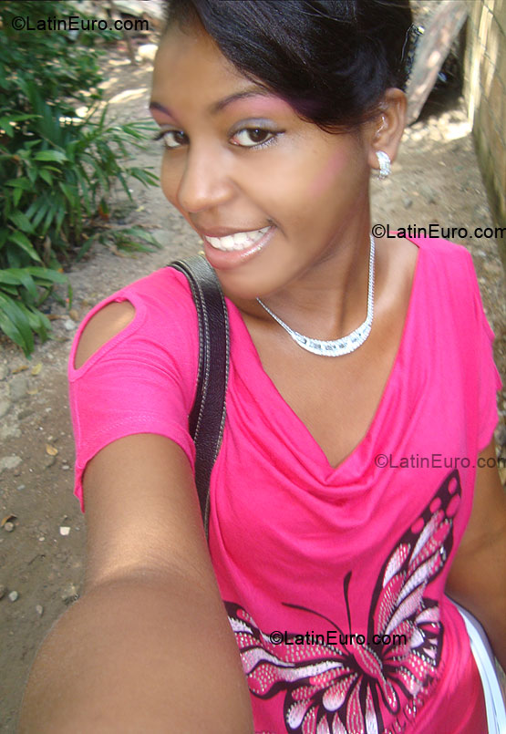 Date this charming Dominican Republic girl Yessica from Santo Domingo DO6195