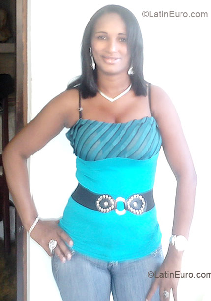 Date this voluptuous Dominican Republic girl Rosa from Santo domingo DO6361