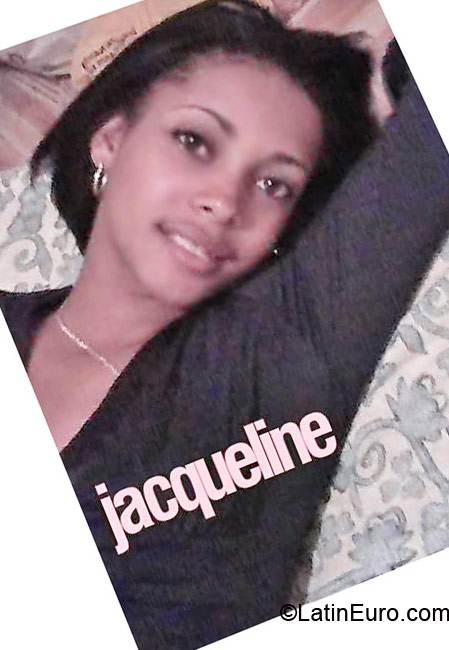 Date this foxy Dominican Republic girl Yaquelin plasen from Bonao DO6383