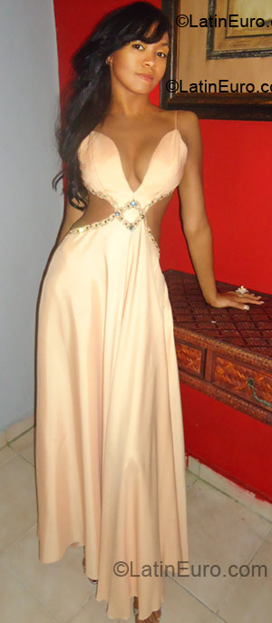 Date this delightful Dominican Republic girl Veronica from Santo Domingo DO6439