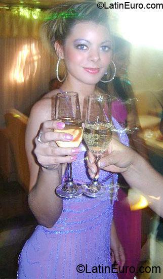 Date this pretty Brazil girl Viviane from Uberaba BR4577