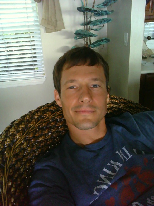 Date this pretty United States man Andrew from St Petersburg US9070