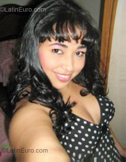 Date this young Colombia girl Carla from Barranquilla CO6458