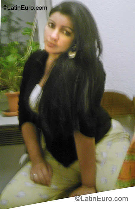 Date this sensual Spain girl Claudia from Valencia ES156