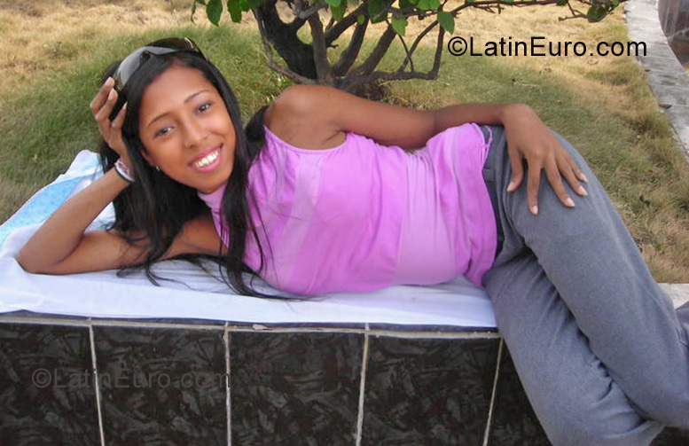 Date this attractive Dominican Republic girl Ana from Barahona DO6961