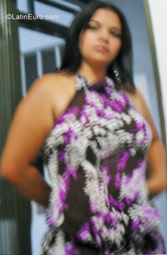 Date this pretty Colombia girl Jenni from Cali CO6583