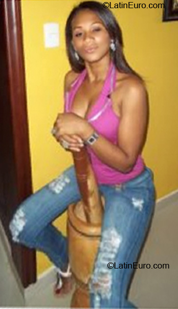 Date this attractive Dominican Republic girl Maria from Santo Domingo DO7095