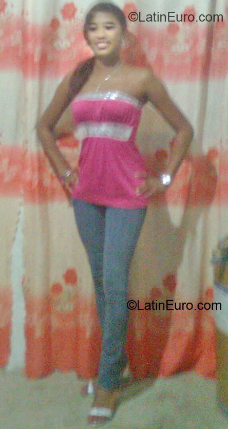 Date this happy Ecuador girl Evelyn Katherine from Guayaquil EC86