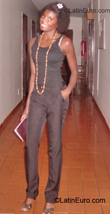 Date this attractive Brazil girl Bilka from Brasilia BR4976