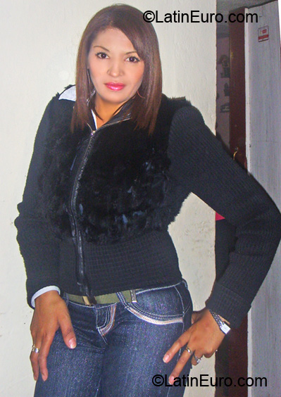 Date this gorgeous Colombia girl Adriana from Bogota CO6673