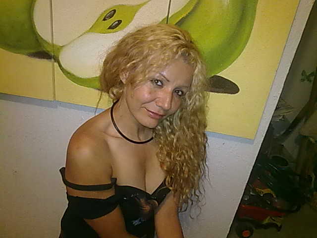 Date this pretty Mexico girl Eva from Guadalajara MX308