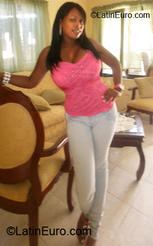 Date this tall Dominican Republic girl Yomary from Santiago DO7353