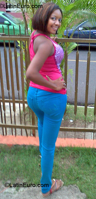 Date this lovely Dominican Republic girl Francis from Santo Domingo DO7330