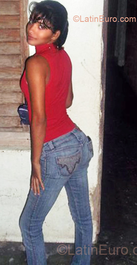 Date this foxy Dominican Republic girl Griseli from Jarabacoa DO7383