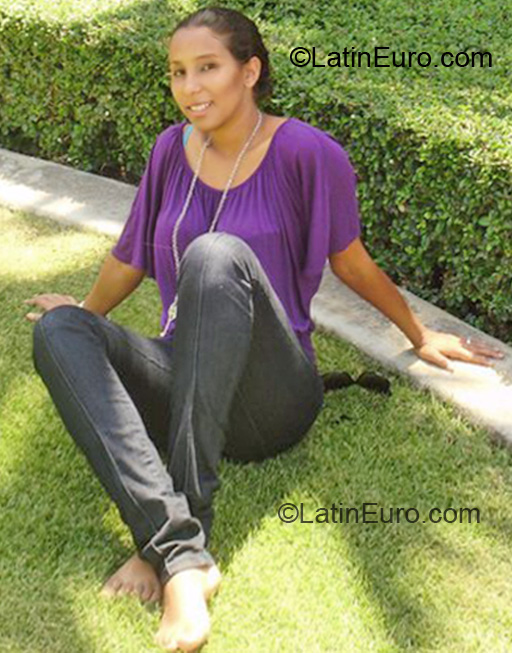 Date this charming Dominican Republic girl Luisanna from Mao DO7384