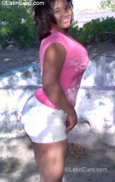 Date this sensual Dominican Republic girl Carolina from Montecristi DO7394