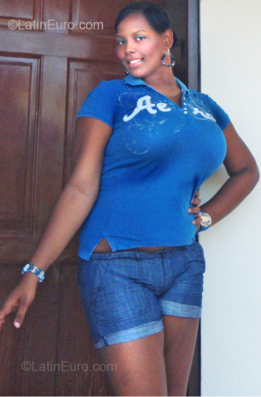 Date this georgeous Dominican Republic girl Yomeiry from Santo Domingo DO7403