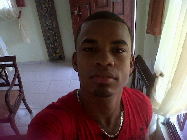 Date this happy Dominican Republic man ALEXANDER CONST from Santo Domingo DO7472