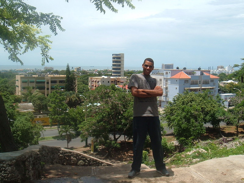 Date this tall Dominican Republic man Santo from Santo Domingo DO7506