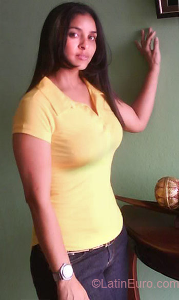 Date this hot Dominican Republic girl Aracelis from Santiago DO7527