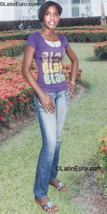 Date this athletic Jamaica girl Natadeen from May Pen P.O. JM244