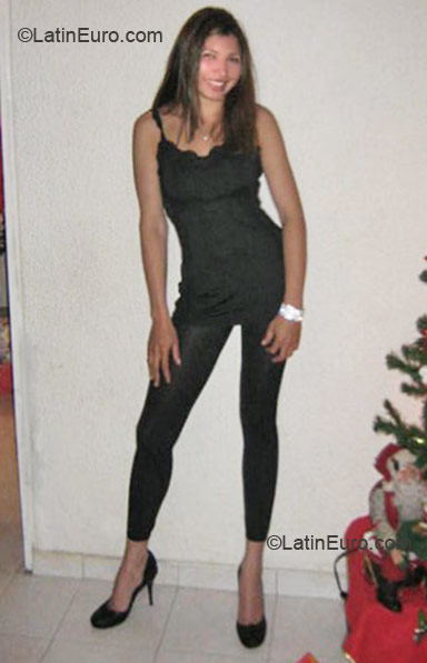 Date this happy Colombia girl Mariamary from Bogota CO7132