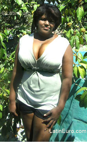 Date this pretty Dominican Republic girl Luisa Antonia from San Cristobal DO7859