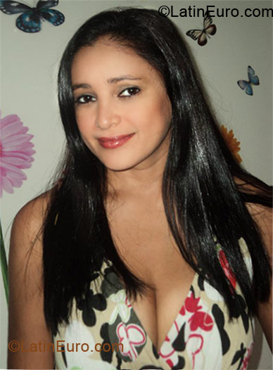 Date this attractive Brazil girl Cecilia from Maceio BR5471