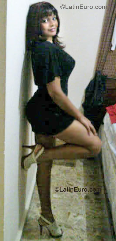 Date this stunning Dominican Republic girl Rahdaiza from Santo Domingo DO7895