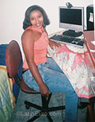 Date this nice looking Brazil girl Lucia from Brasilia BR5532