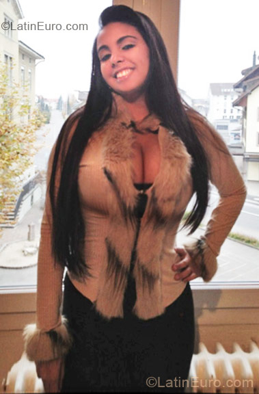 Date this athletic Brazil girl Naihana from Goiania BR6018