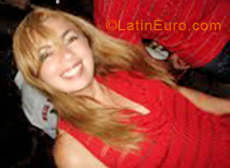 Date this happy Brazil girl Vitoria from Natal BR5716