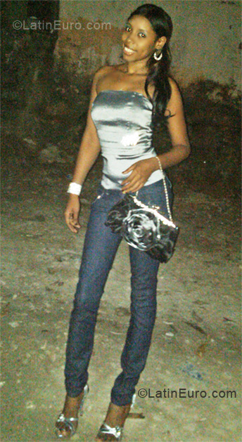 Date this beautiful Dominican Republic girl Bianka from Santo Domingo DO8156