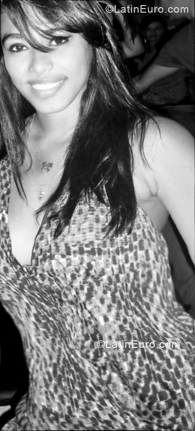 Date this happy Brazil girl Fernanda from Salvador BR5733