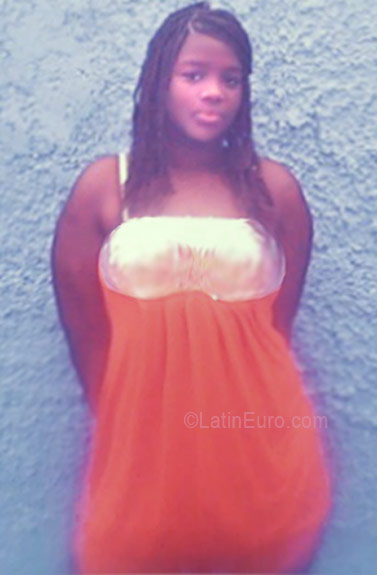 Date this pretty Dominican Republic girl ESTEFANY from Santo Domingo DO8335