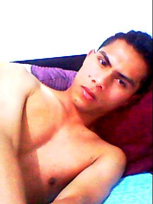 Date this young Colombia man Andrews from Bogota CO7492