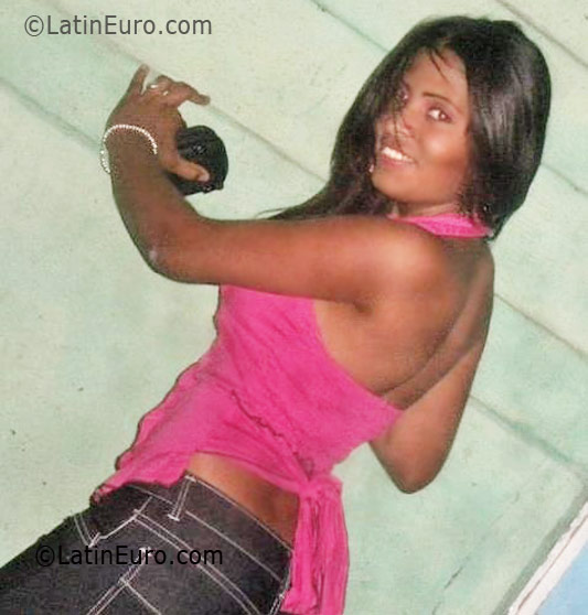 Date this nice looking Dominican Republic girl Yirandy from Santo Domingo DO8386