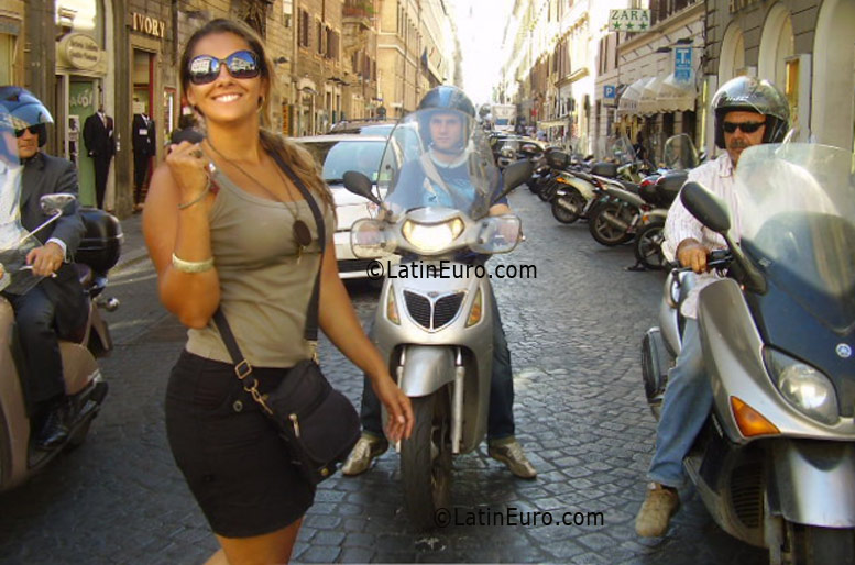 Date this happy Brazil girl Melissa from Sao Paulo BR9389