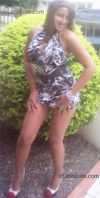 Date this voluptuous Dominican Republic girl Johanklis from La Vega DO8481