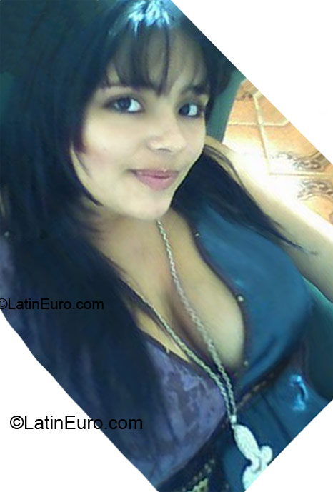 Date this cute Brazil girl Cassia from Goiania BR5900