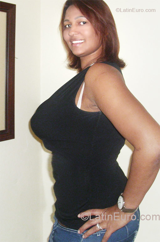 Date this charming Dominican Republic girl Albaneris from Santo Domingo DO8642