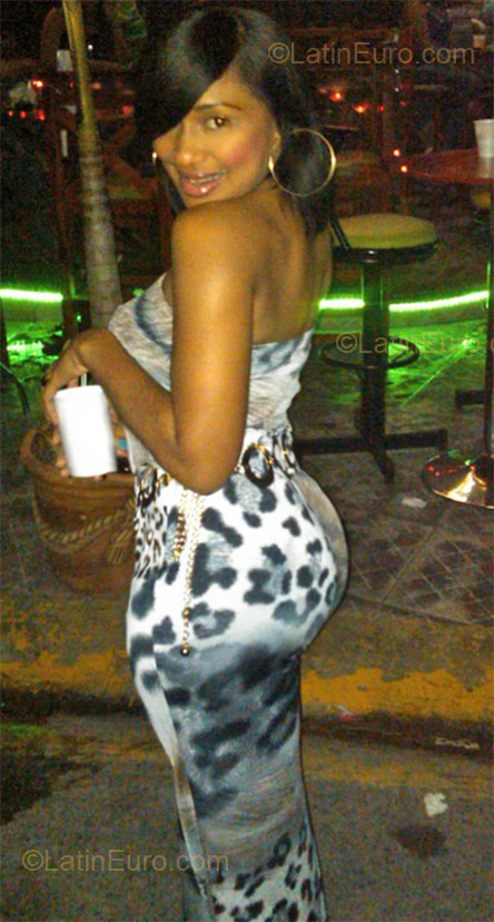 Date this nice looking Dominican Republic girl Lagizz from Republica Dominicana DO8930