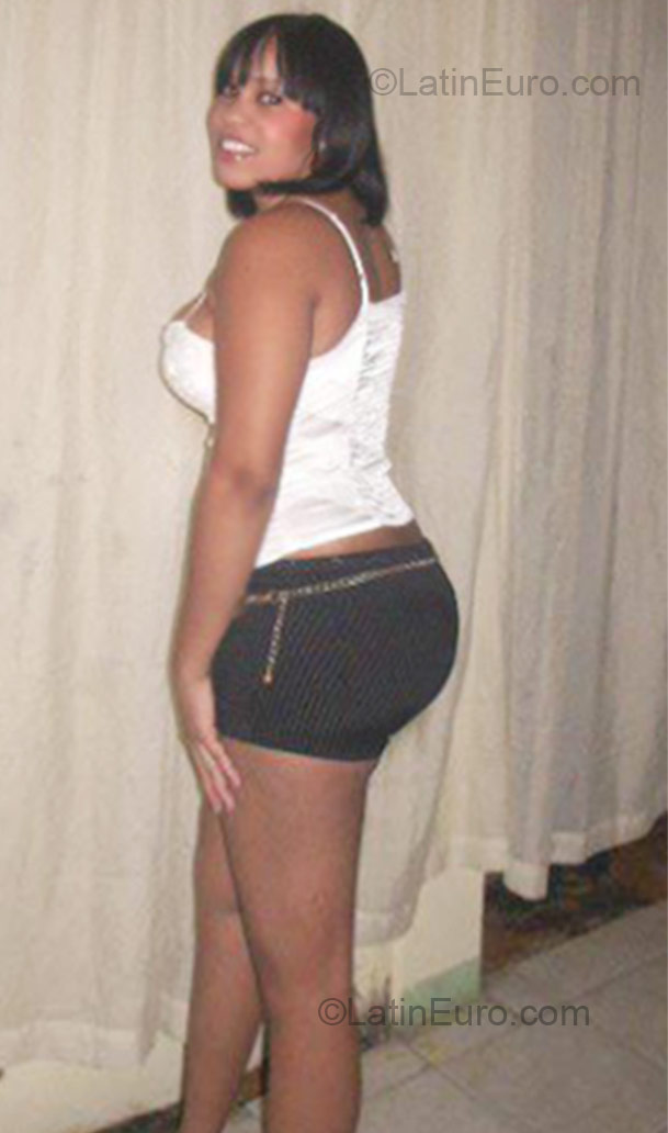 Date this foxy Dominican Republic girl Ruthbrit from Santo Domingo DO8945