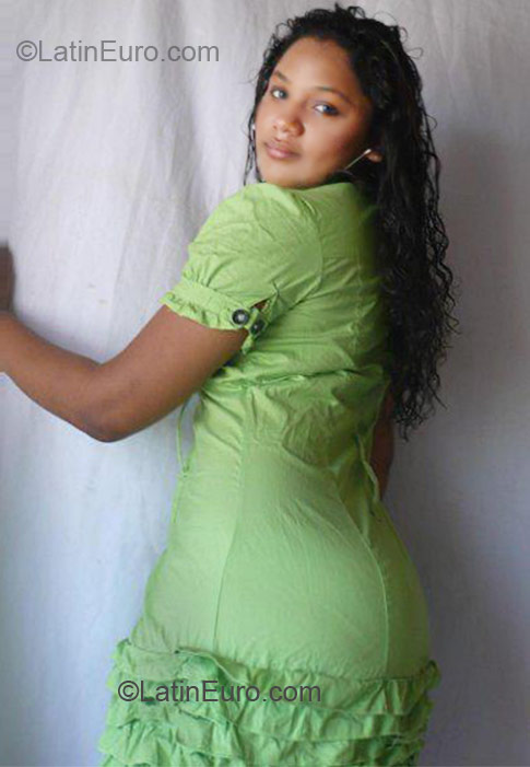 Date this funny Colombia girl Yolaine from Cartagena CO7724