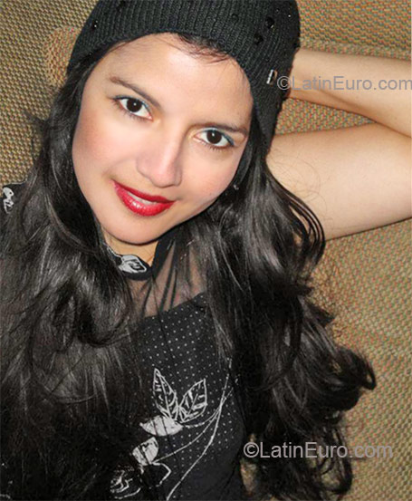 Date this charming El Salvador girl Elsy from San Salvador SV14