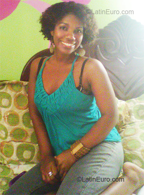 Date this stunning Dominican Republic girl Ruth from Santo Domingo DO9087