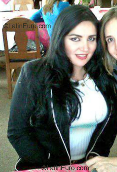 Date this voluptuous Mexico girl Beatriz from Torreon MX402